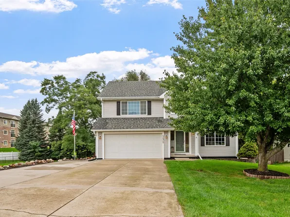 5670 Twin Circle Dr, Pleasant Hill, IA 50327