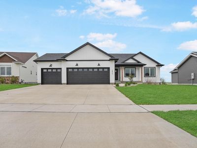 2823 Arbor Ridge Rd, Cedar Falls, IA, 50613
