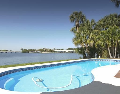 5th image of 911 Eden Isle Dr NE