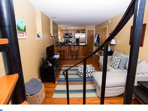 5th image of 1137 Pine St APT 304