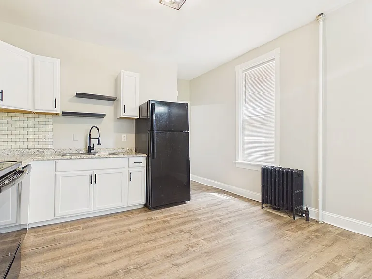 2614 Lexington St — Photo 5