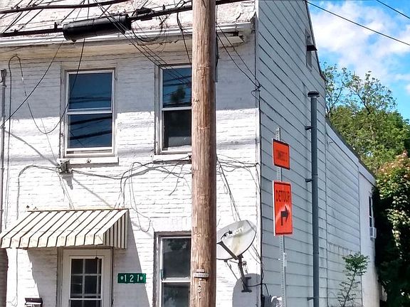 2nd image of 121 W King St