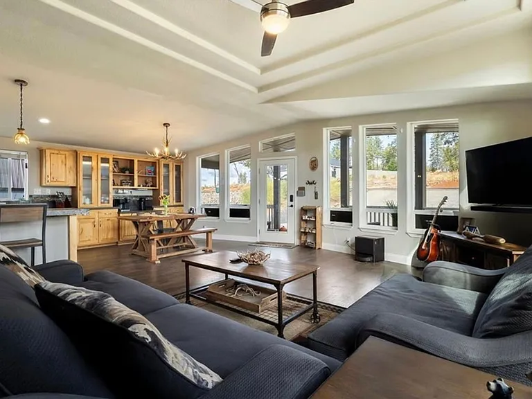 918 Deer Creek Ln — Photo 3