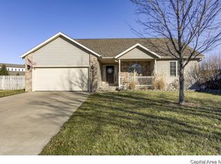 404 Fox Glove Crst, Chatham, IL 62629