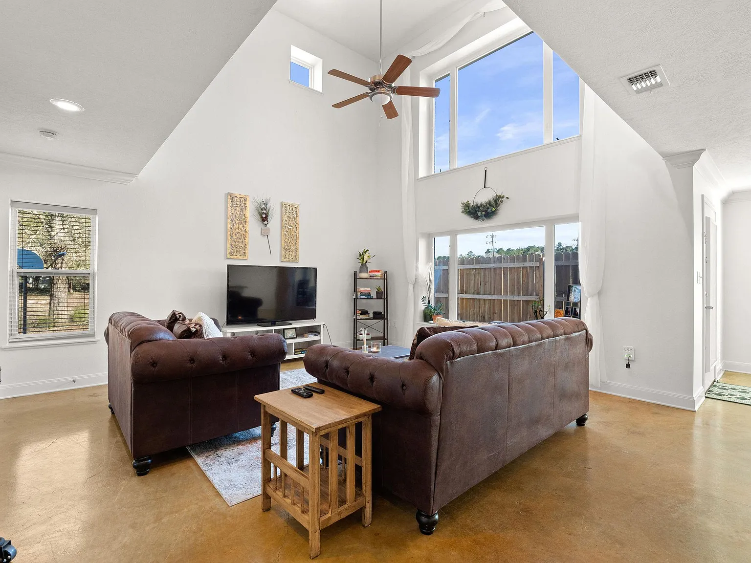 3 bed, 2.5 bath, 1600 sqft, $1,575 — Photo 3