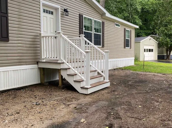 5 EASTMAN Drive, Wolfeboro, NH 03894