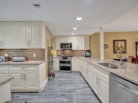 5th image of 3499 Oaks Way Unit 205