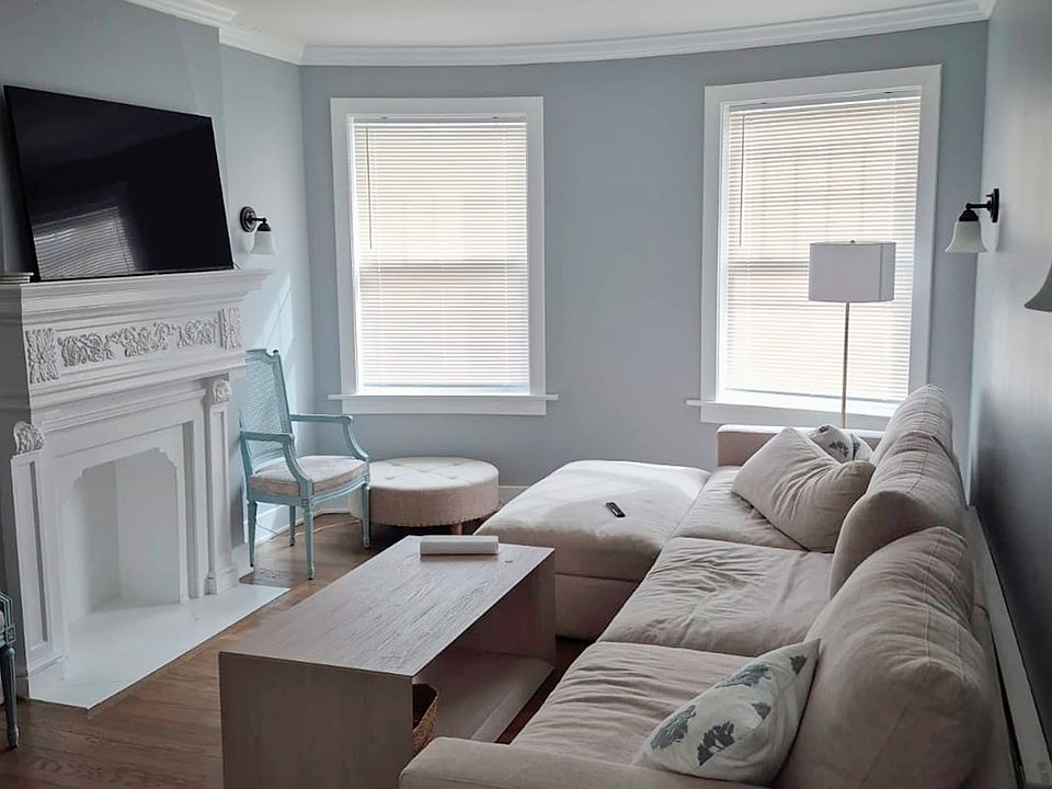 1st image of 913 Green Bay Rd #2F