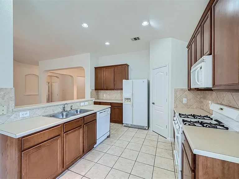 1508 Augusta Bend Dr — Photo 6