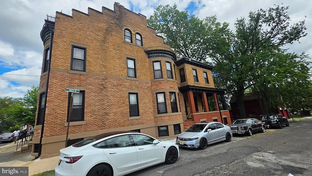 178 Brunswick Ave — Photo 2