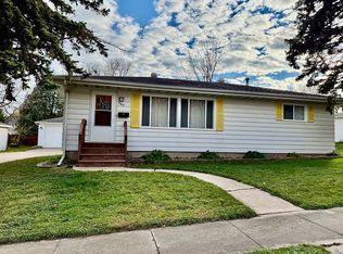 567 W 5th St, Zumbrota, MN 55992