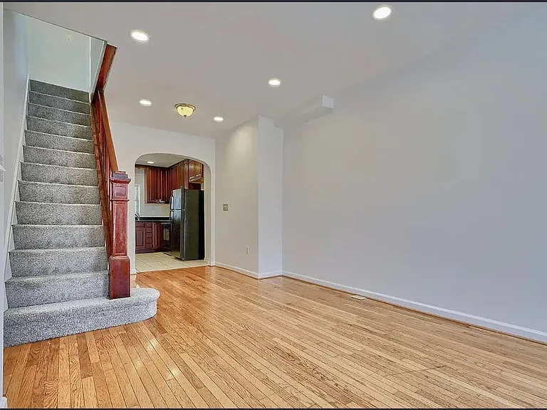 104 N Rose St — Photo 11