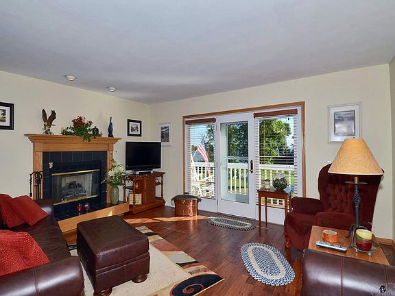 3rd image of 10755 N Bay Shore Ln