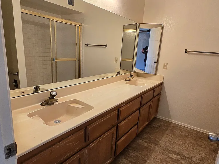 6407 W Brown St — Photo 23
