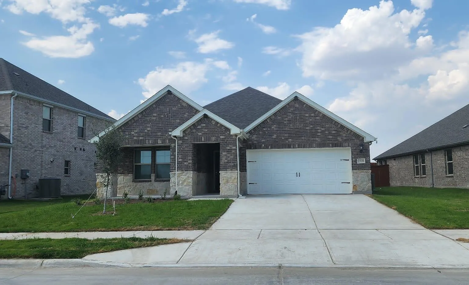 4 bed, 2059 sqft, $2,500 — Photo 1