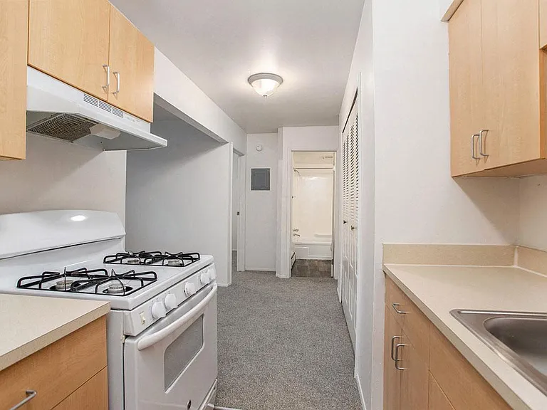 Fairlane Apartments — Photo 59