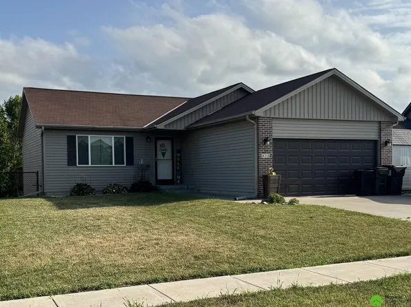 415 W 9th St, Hickman, NE 68372