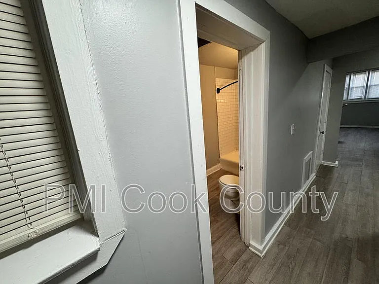 9006 S Escanaba Ave #G — Photo 8