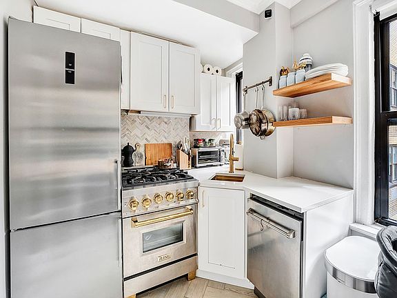 3rd image of 225 E 79th St APT 15C