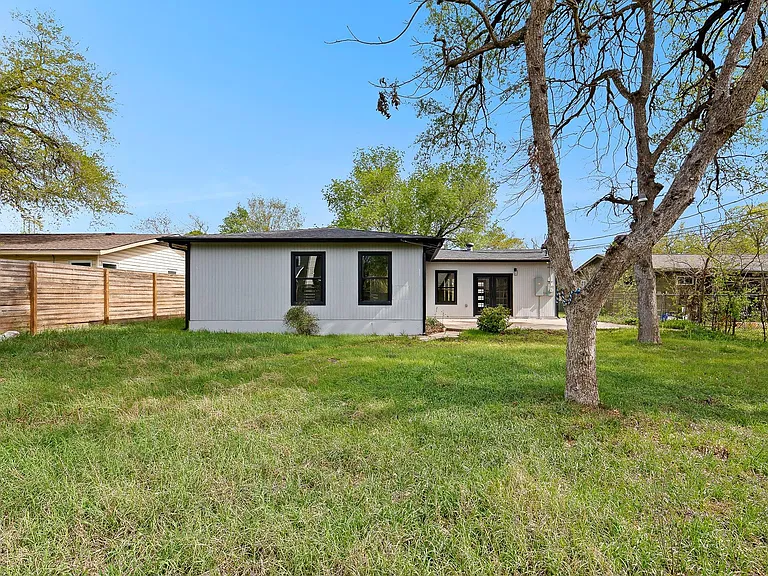 1307 Yorkshire Dr — Photo 39