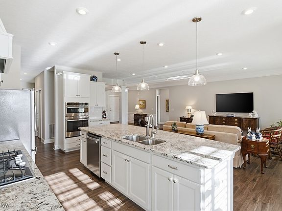 5th image of 106 Brighton Dr