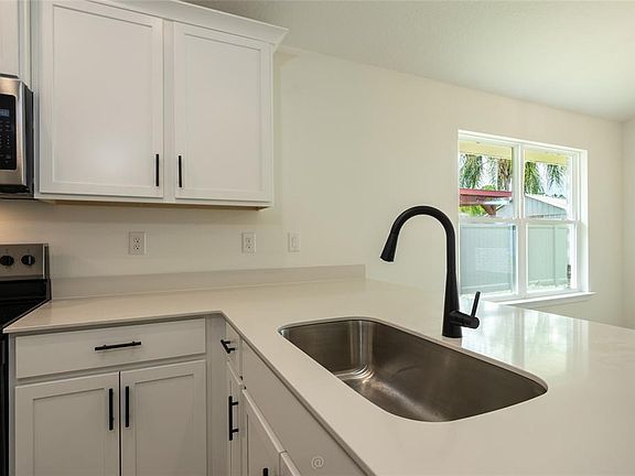 4th image of 19 SEDGEFIELD PATH S