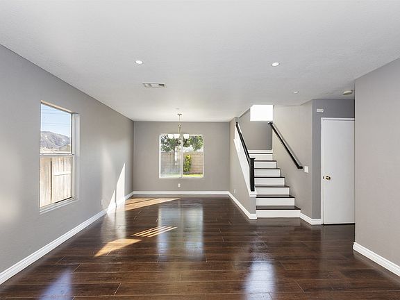 5th image of 15353 Coleen St
