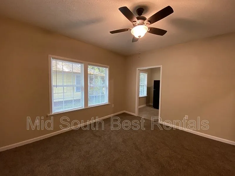 2508 E Washington Ave — Photo 2