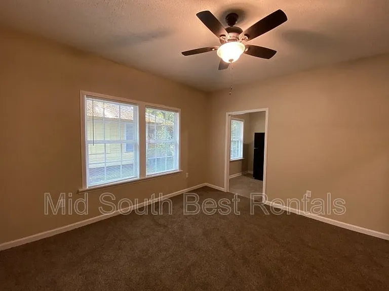 2508 E Washington Ave — Photo 3