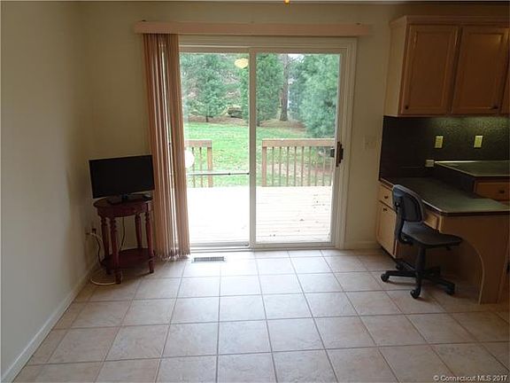 5th image of 9 Sachem Dr