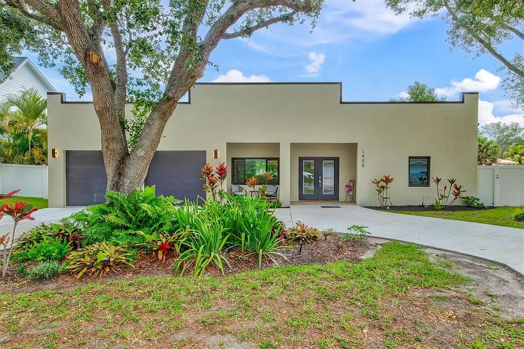 3 bed, 2.5 bath, 2080 sqft, $12,000 — Photo 1