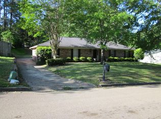 202 Landsdown Dr, Vicksburg, MS 39180