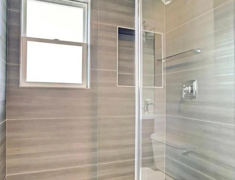 210 Marathon St — Photo 16