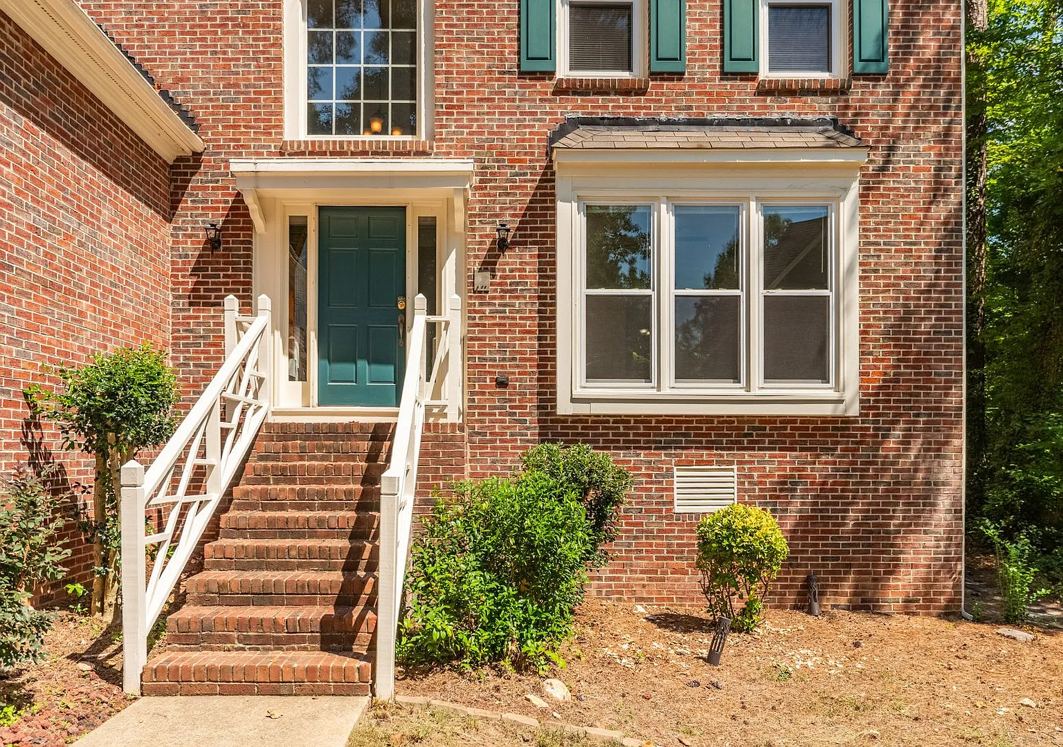 Available Now! Spacious 5-Bed, 3.5-Bath in Cary! — Photo 3