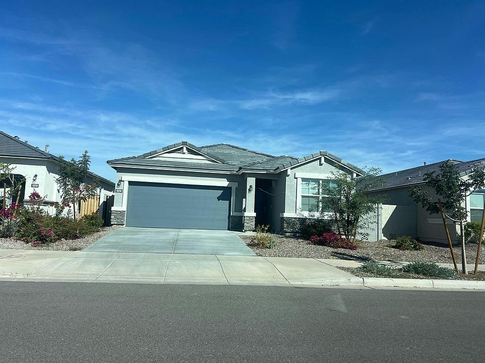 1st image of 18350 W Desert Hollow Dr