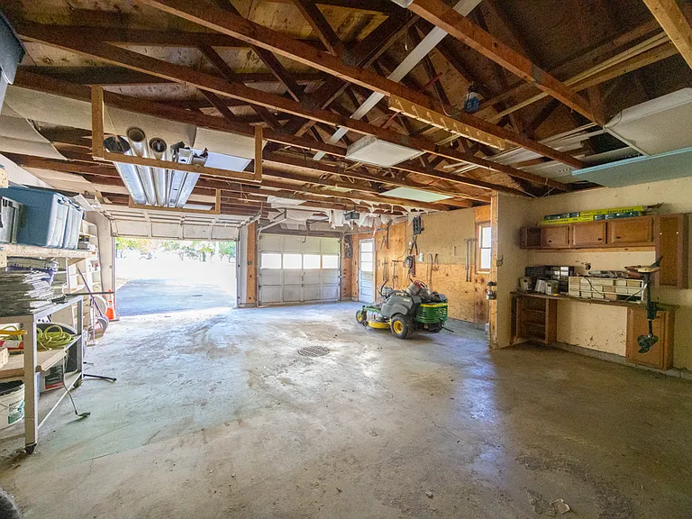 Huge Garage/Storage