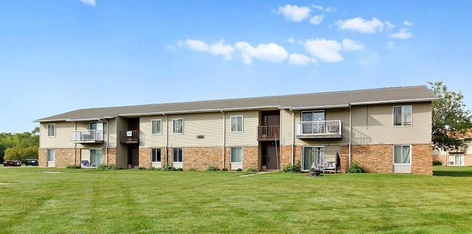 Somers Apartments — Photo 1