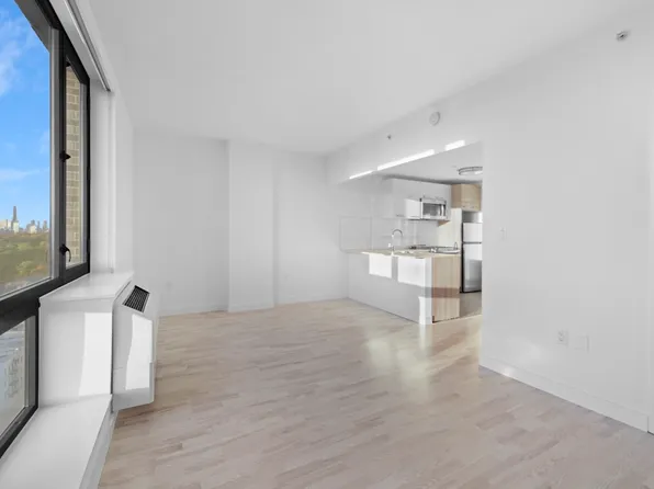 626 Flatbush Avenue image 3 of 15