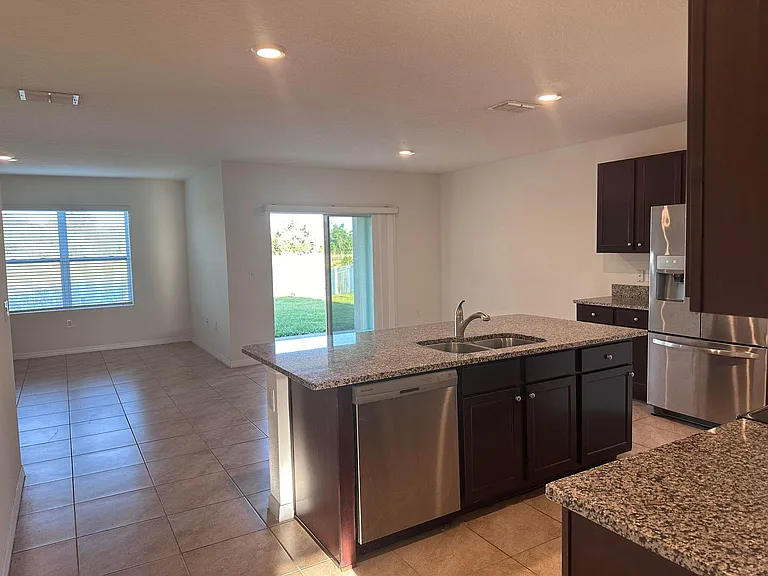 1689 Bay Breeze Dr — Photo 2