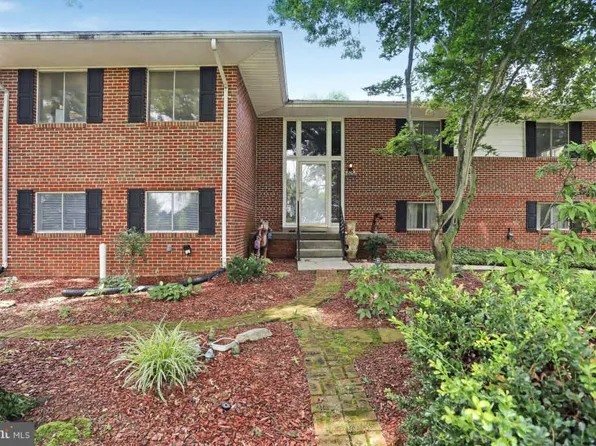 470 Shade Tree Ln, Shenandoah Junction, WV 25442