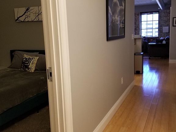5th image of 1024 Dodge St APT 401