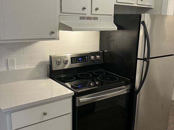 4th image of 4425 Westlawn Dr APT C205