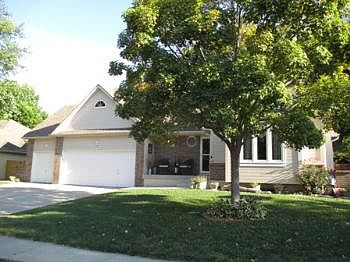 1st image of 425 NW Chateau Dr