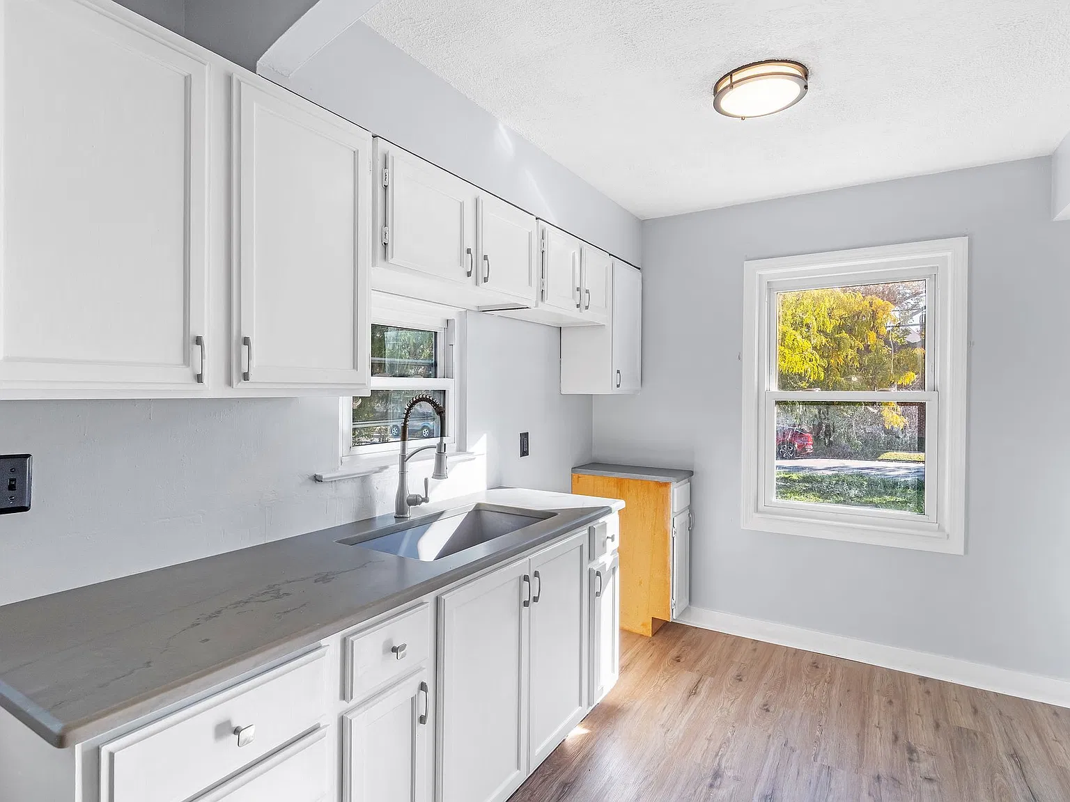 3 bed, 1206 sqft, $1,699 — Photo 4