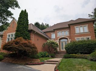 6620 Minnow Pond Dr, West Bloomfield, MI 48322