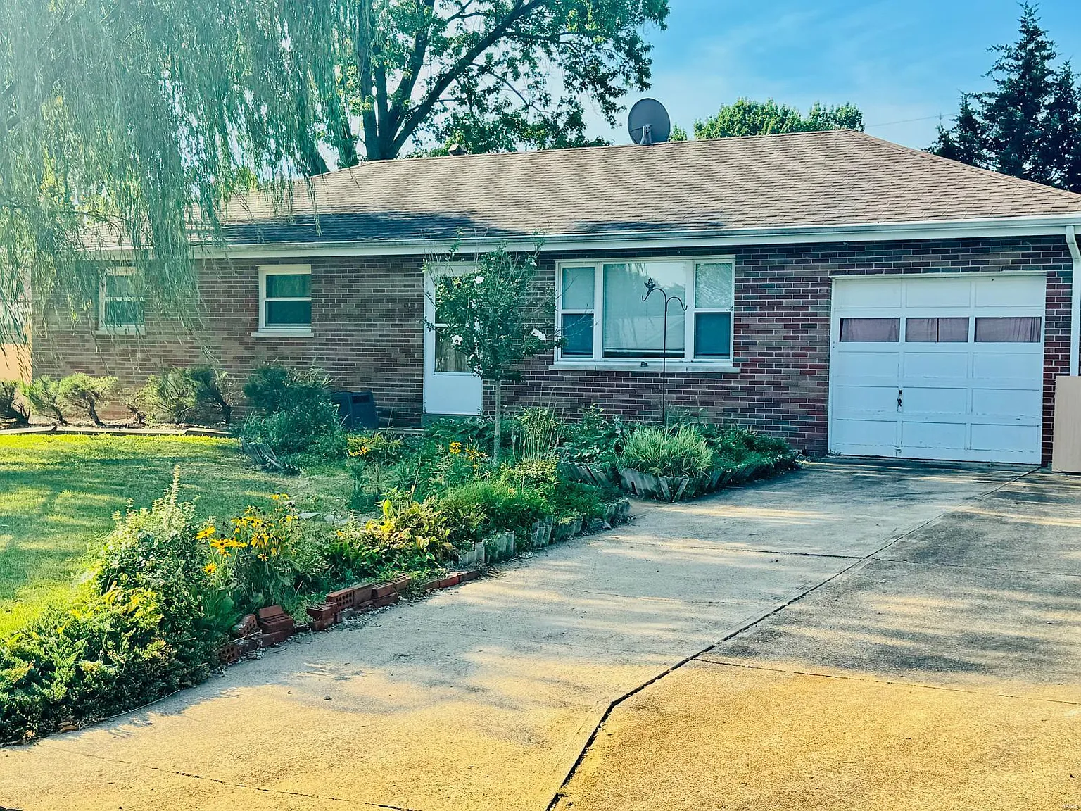 1120 Darding Dr photo 1