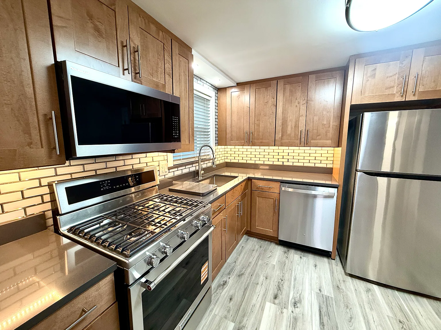 2 bed, 1050 sqft, $2,175 — Photo 2