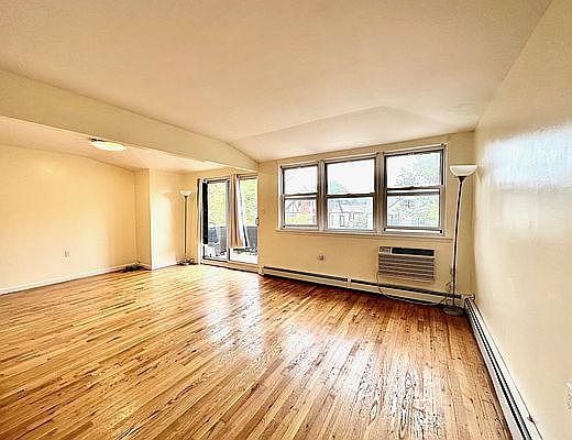 3rd image of 2013 Avenue T APT 3
