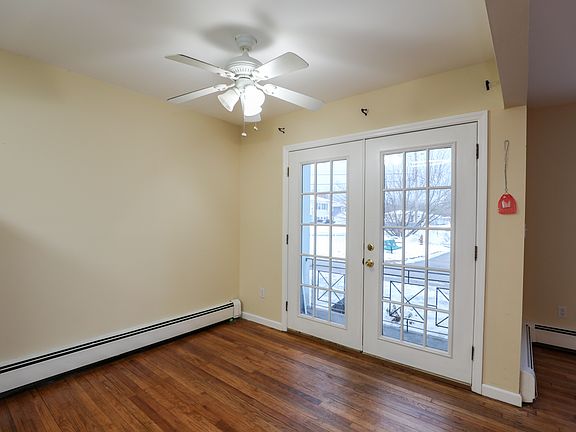 4th image of 30 Lamb Ave #4B