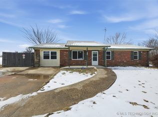 17564 W Grandview Dr, Tahlequah, OK 74464